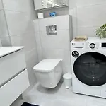 Encantador Com Piscina Apartamento